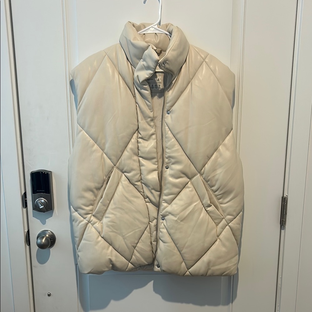 Abercrombie & Fitch Cream Puffer Vest